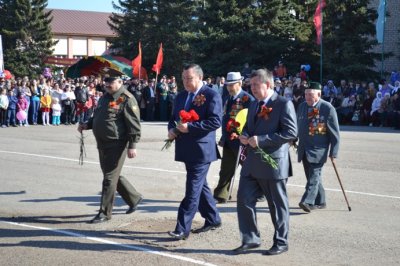 Праздничный парад: равнение на ветеранов!