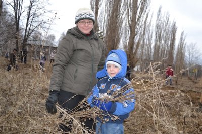 Субботник - в парке культуры и отдыха. 