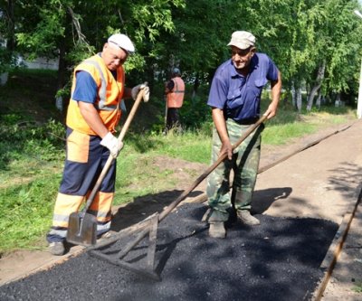 Строятся новые тротуары