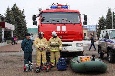 Спецтехника готова к пропуску большой воды